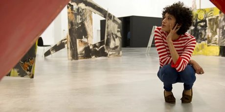 Young woman in the Vedova exhibition at the Berlinische Galerie