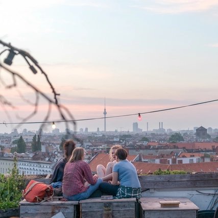 The roof terrace Klunkerkranich in Neukölln The roof terrace Klunkerkranich with a view over Berlin-Neukööln