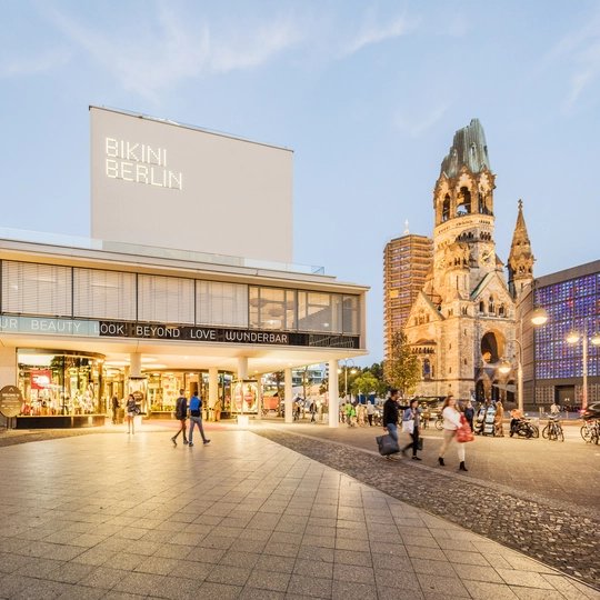 Shopping al Bikinihaus di Berlino Charlottenburg