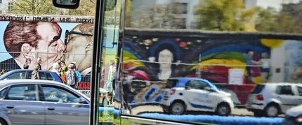 Bus tour along the East Side Gallery in Berlin