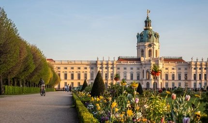 Der Park vom Schloss Charlottenburg in Berlin im Frühling